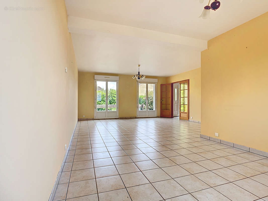 Maison à MONTMIRAIL