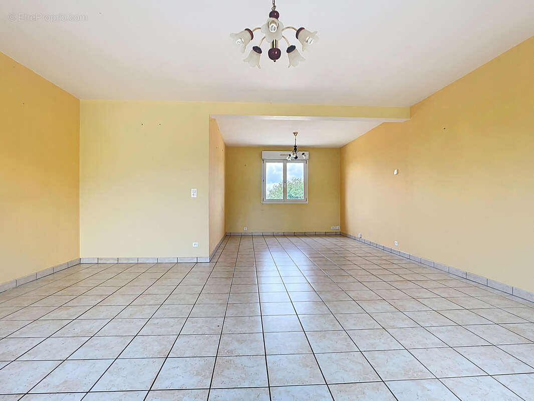 Maison à MONTMIRAIL