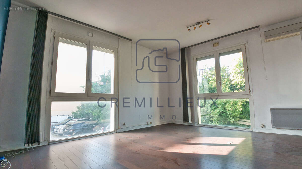 Commerce à GUILHERAND-GRANGES