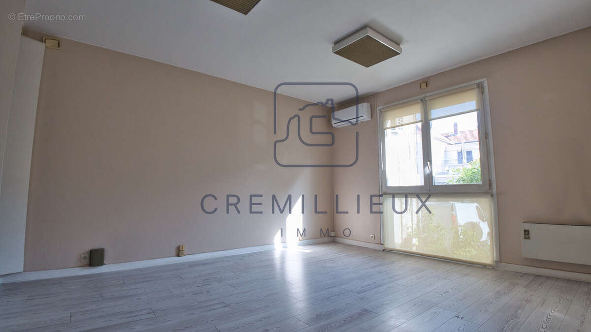 Commerce à GUILHERAND-GRANGES