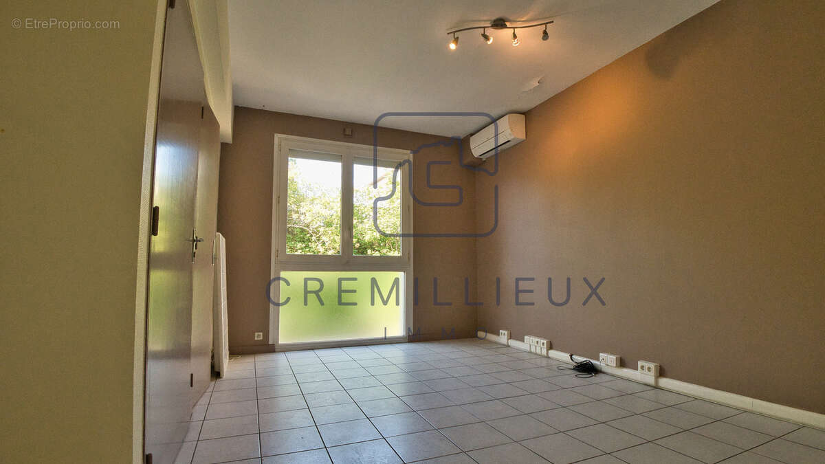 Commerce à GUILHERAND-GRANGES