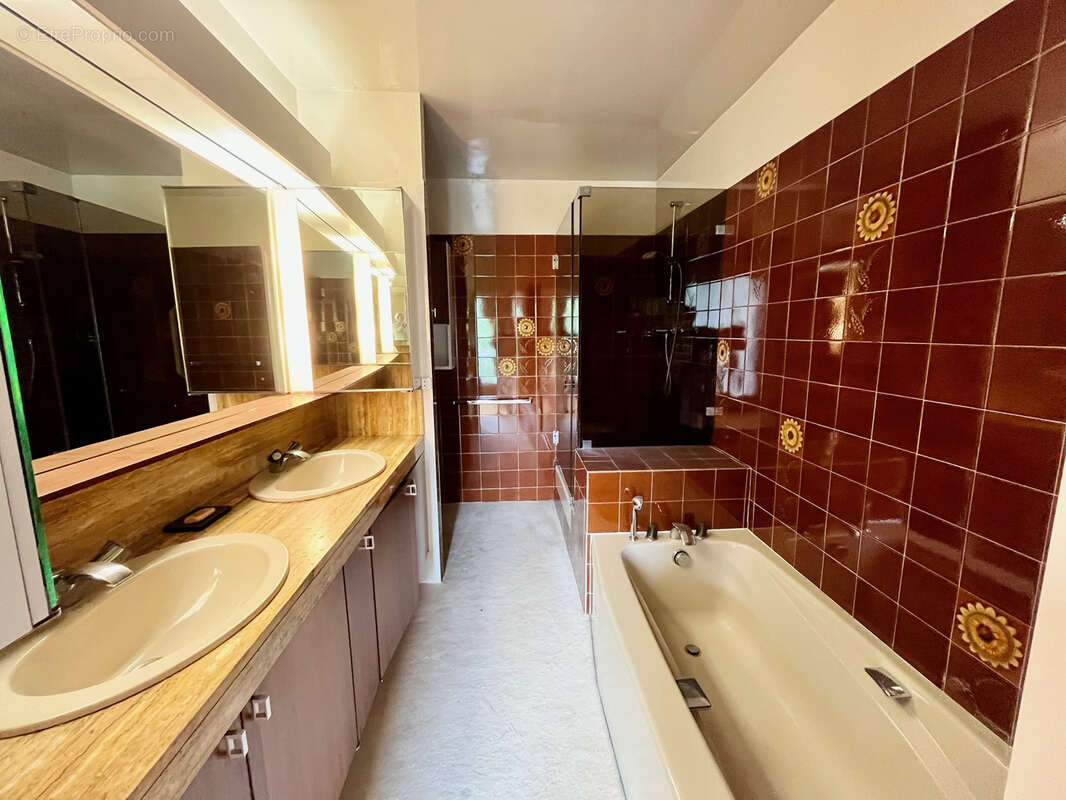 Appartement à SAINT-MAUR-DES-FOSSES