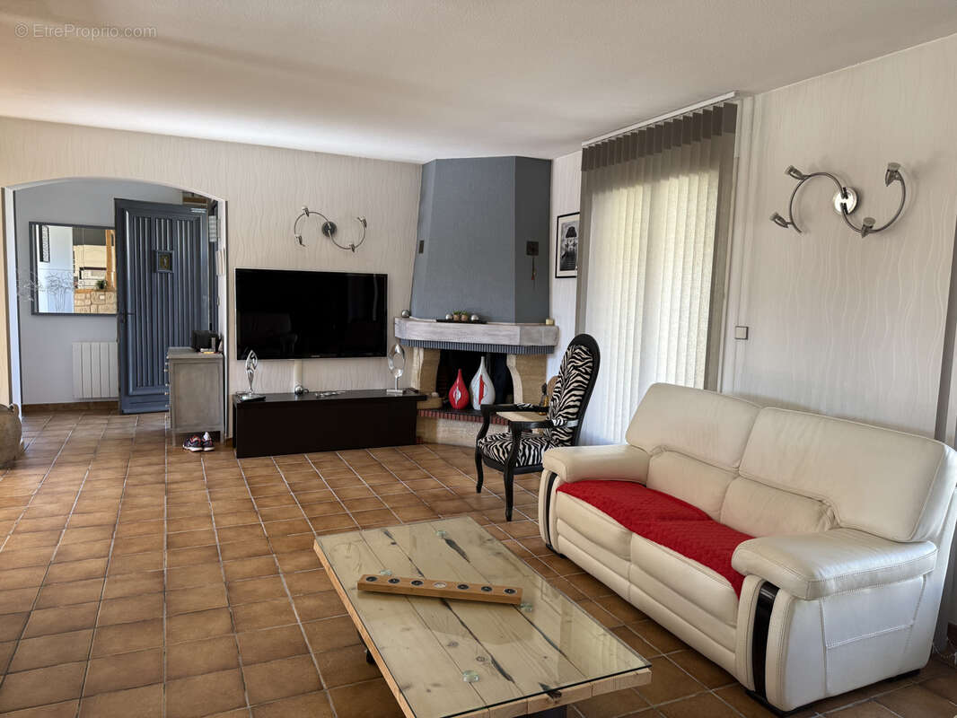 Maison à AMBARES-ET-LAGRAVE