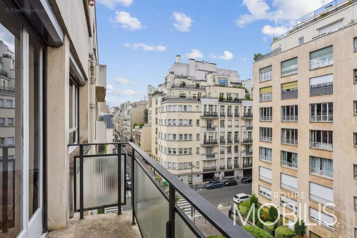 Appartement à PARIS-16E