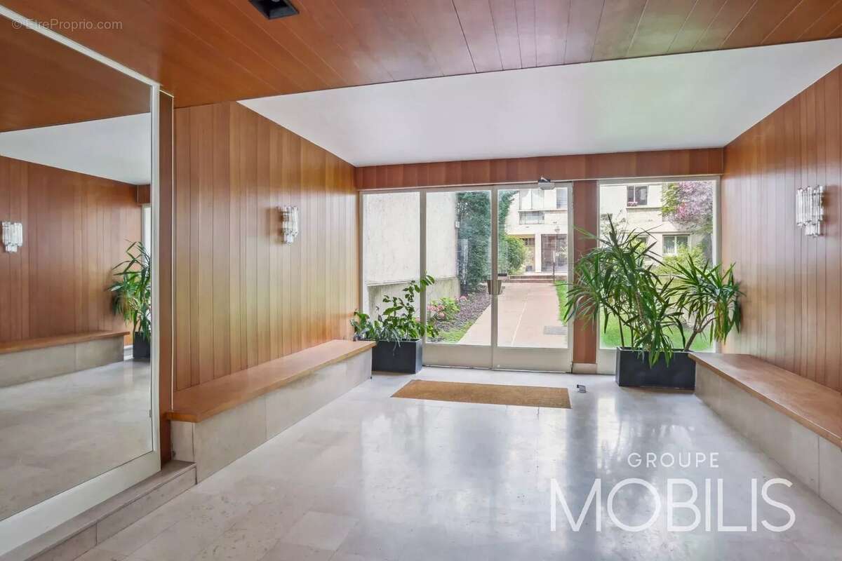 Appartement à PARIS-16E