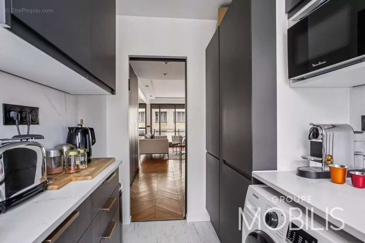 Appartement à PARIS-16E