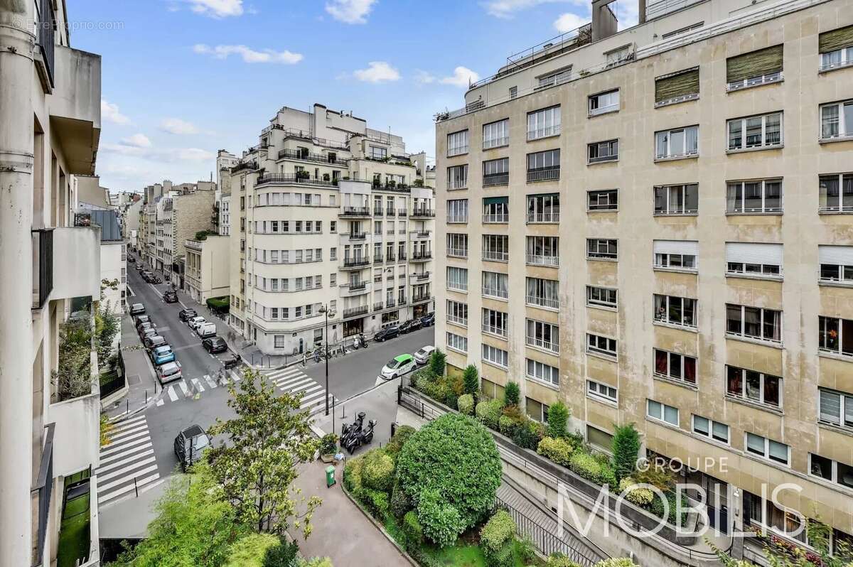 Appartement à PARIS-16E