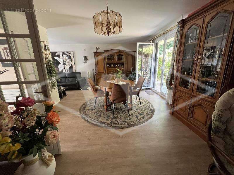 Maison à COMBS-LA-VILLE