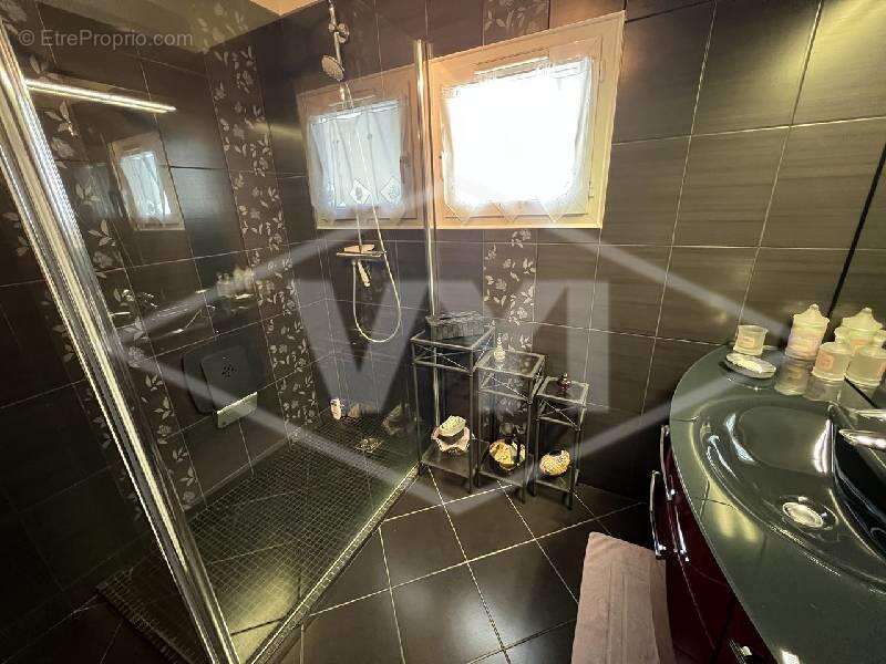 Maison à COMBS-LA-VILLE