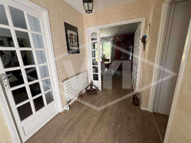 Maison à COMBS-LA-VILLE