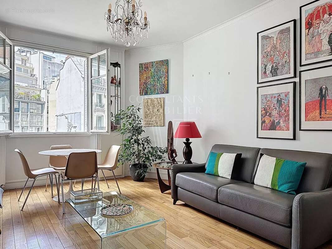 Appartement à PARIS-16E