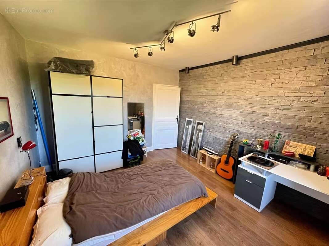 Maison à AUBERIVES-SUR-VAREZE