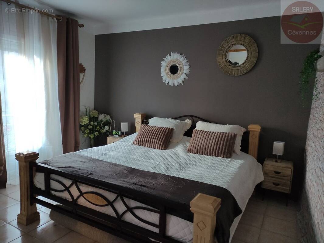 Maison à CANAULES-ET-ARGENTIERES