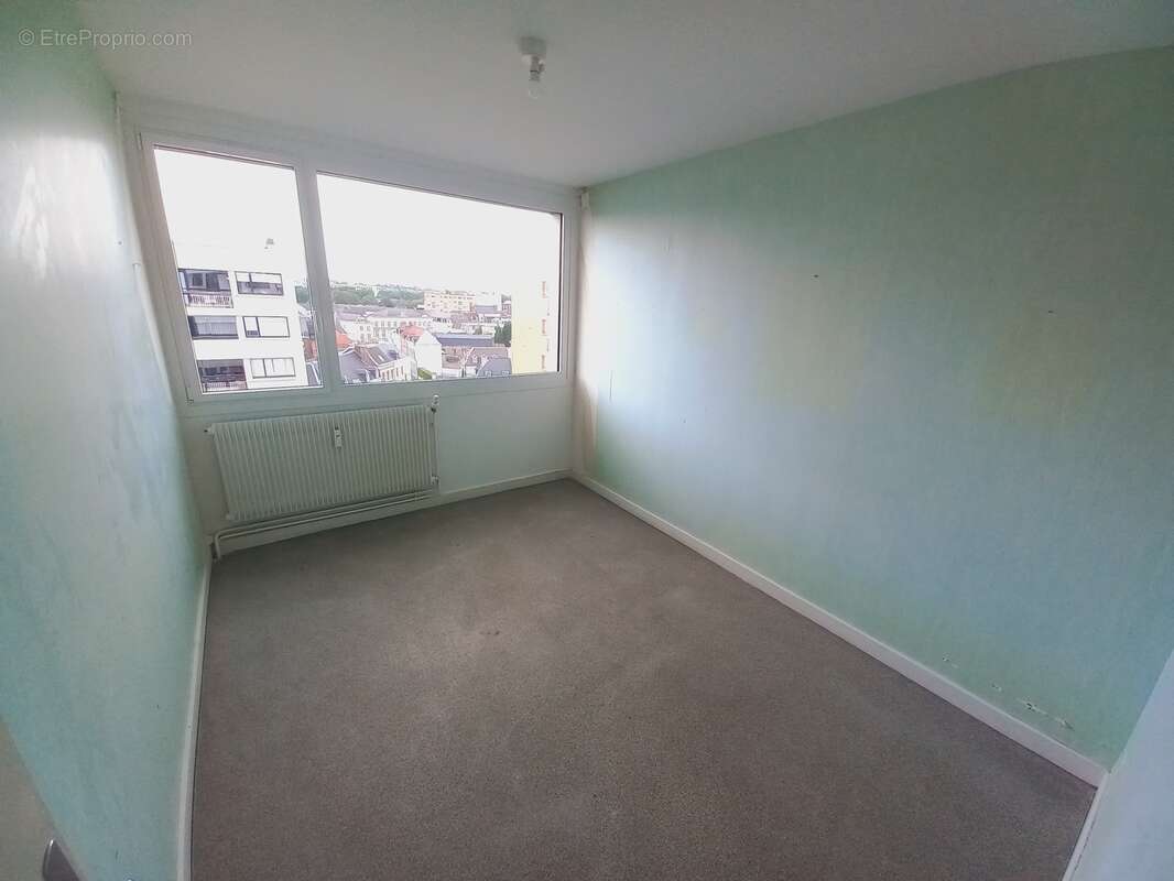 chambre 1 - Appartement à VALENCIENNES