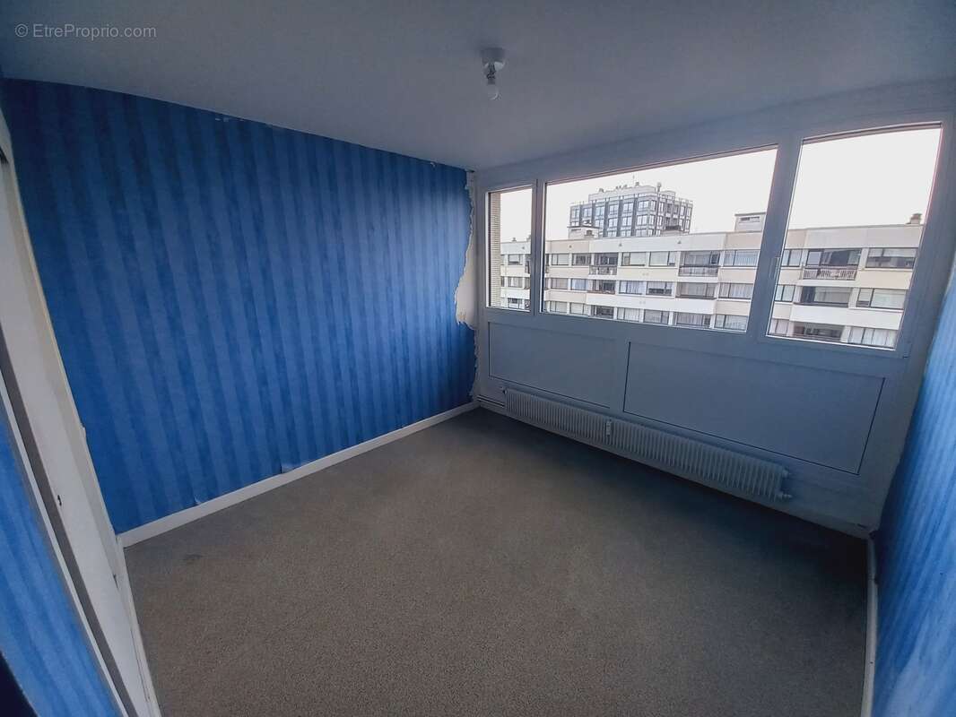 chambre 2 - Appartement à VALENCIENNES