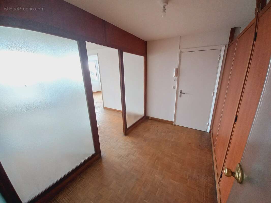 entrée spacieuse - Appartement à VALENCIENNES