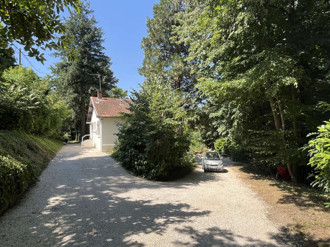 Maison à TASSIN-LA-DEMI-LUNE