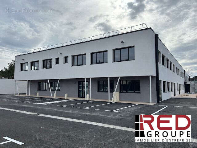 VUE EXTERIEURE - Commerce à EGUILLES