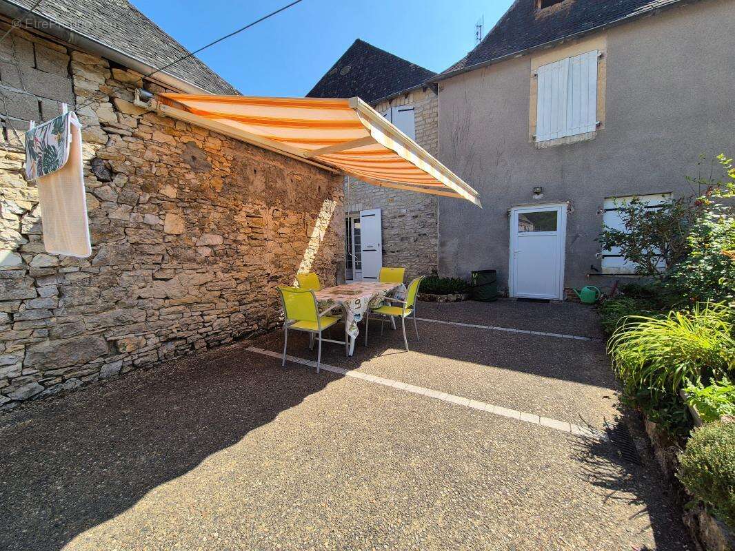 Maison à CONDAT-SUR-VEZERE