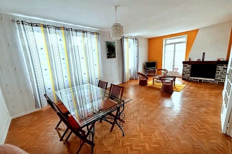 Maison à ARNAC-POMPADOUR