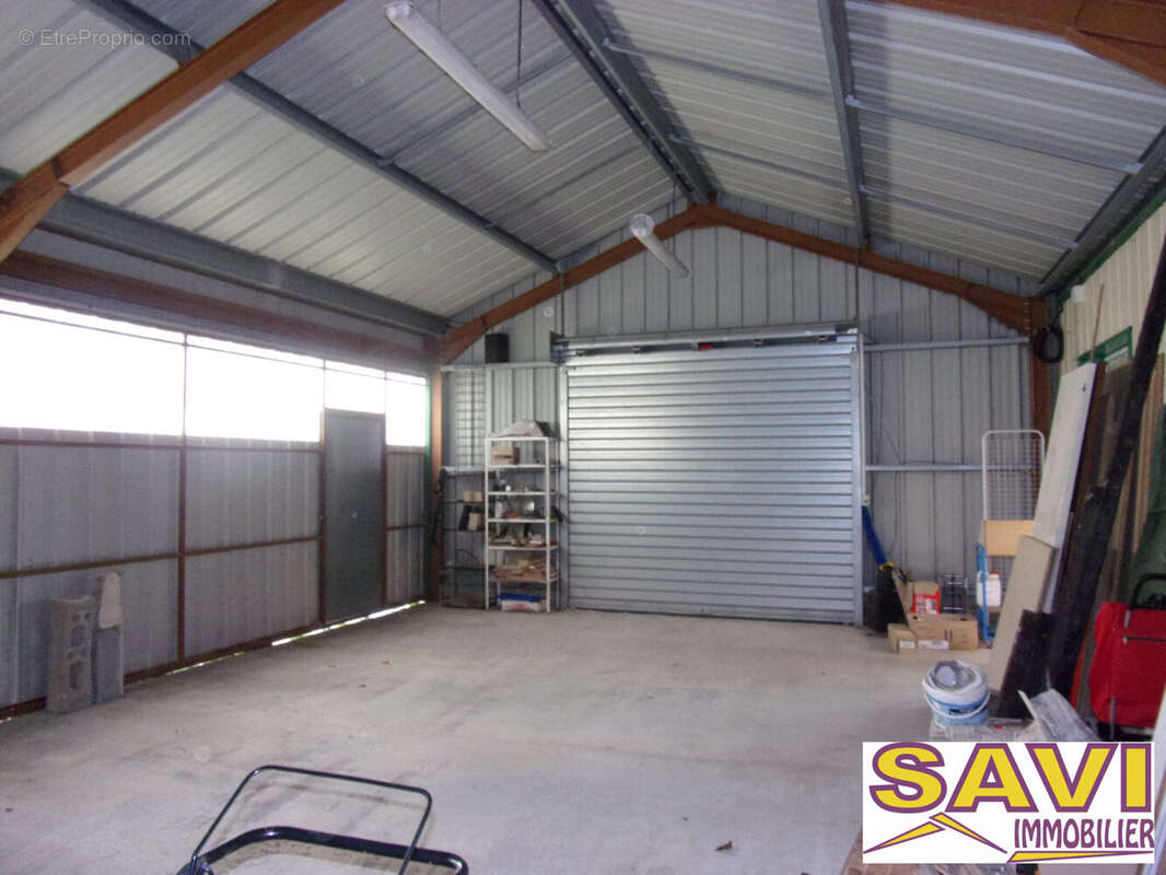 Commerce à FERRIERES-EN-GATINAIS