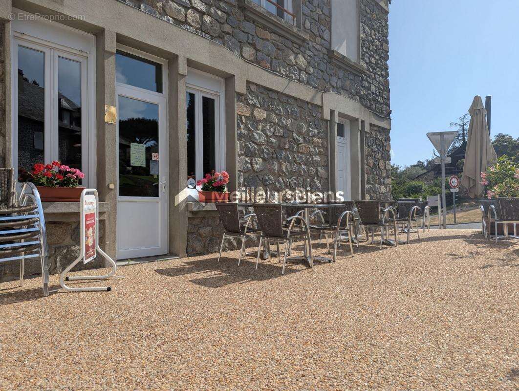 Commerce à SAINT-PARDOUX-L&#039;ORTIGIER