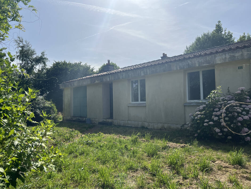 Maison à SAINT-LAURENT-DE-LA-SALLE