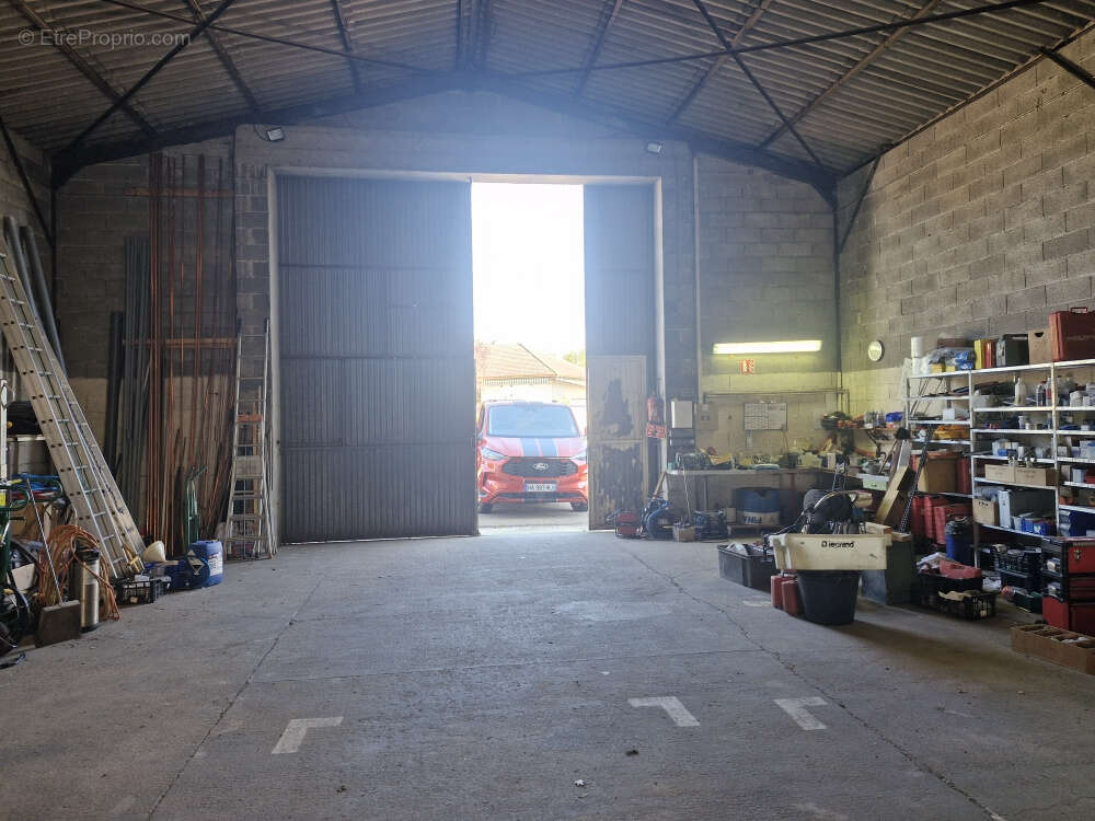 Commerce à AIXE-SUR-VIENNE