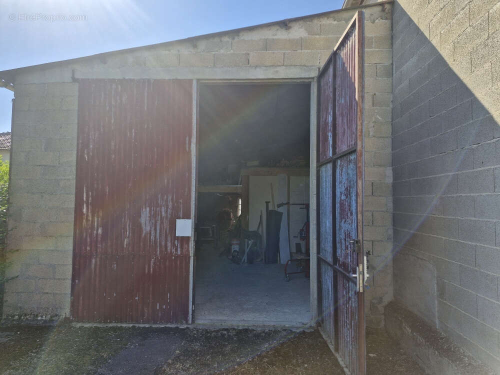 Commerce à AIXE-SUR-VIENNE