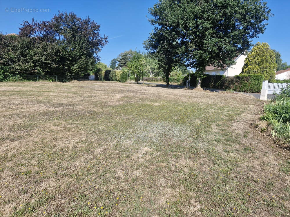 Commerce à AIXE-SUR-VIENNE