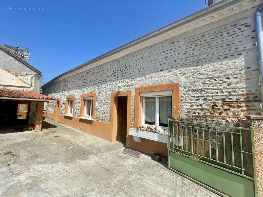 Maison à VIC-EN-BIGORRE