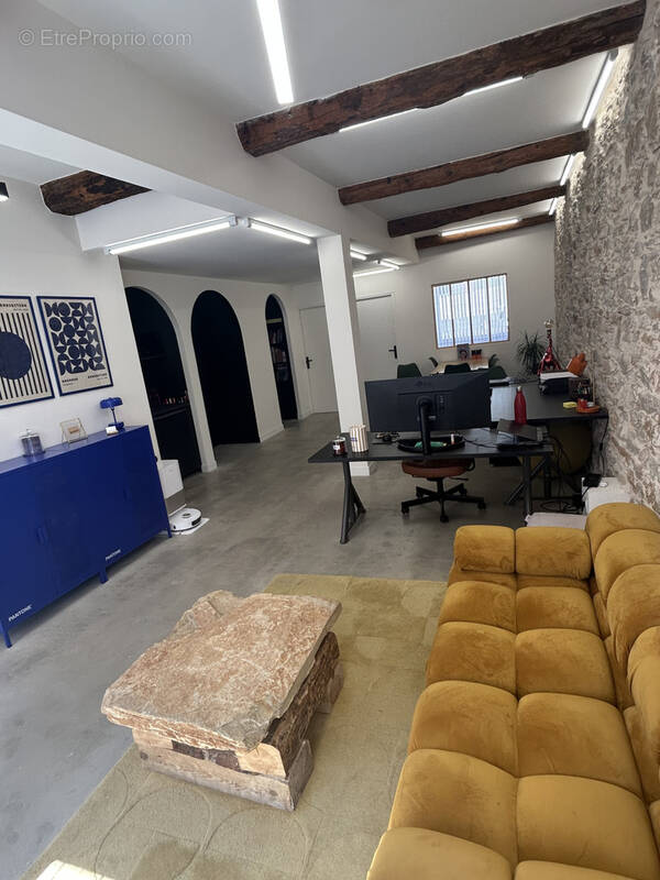 Commerce à SAINT-CYR-SUR-MER