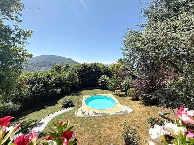 Maison à VETRAZ-MONTHOUX