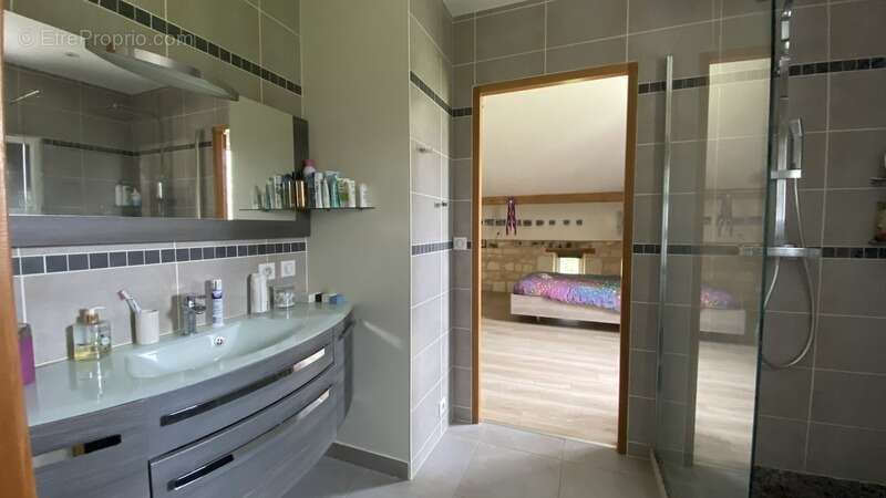 Maison à SAINT-CHRISTOLY-DE-BLAYE