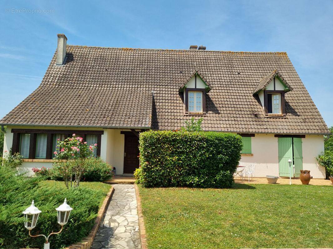 Maison à PLAIMPIED-GIVAUDINS