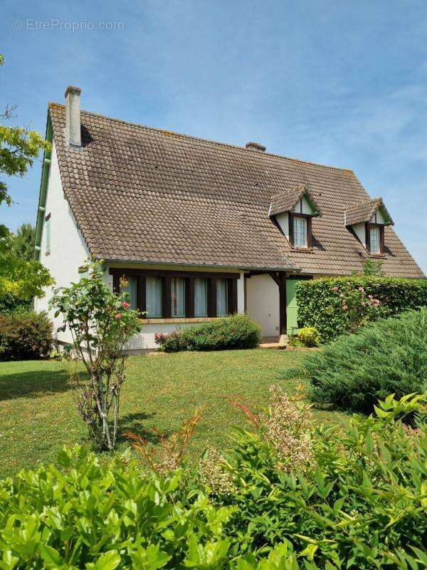 Maison à PLAIMPIED-GIVAUDINS