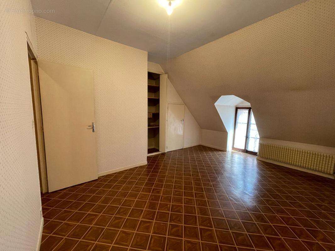 Maison à NOGENT-SUR-VERNISSON