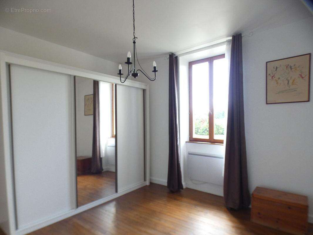 Maison à ARNAC-POMPADOUR