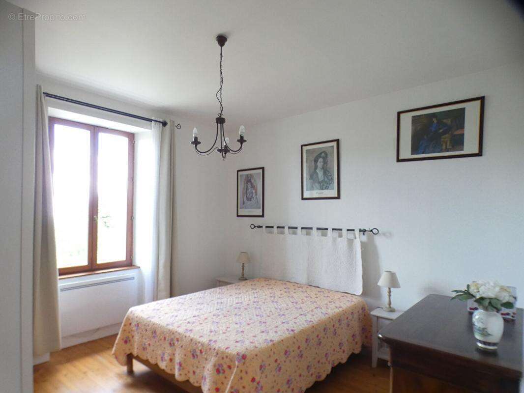 Maison à ARNAC-POMPADOUR