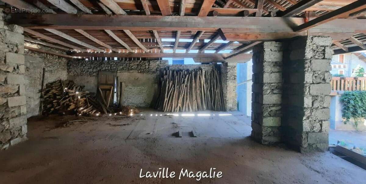 Appartement à SAINTE-HELENE-SUR-ISERE