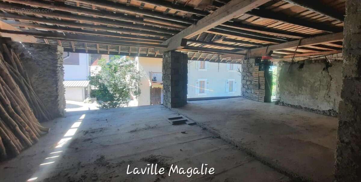 Appartement à SAINTE-HELENE-SUR-ISERE