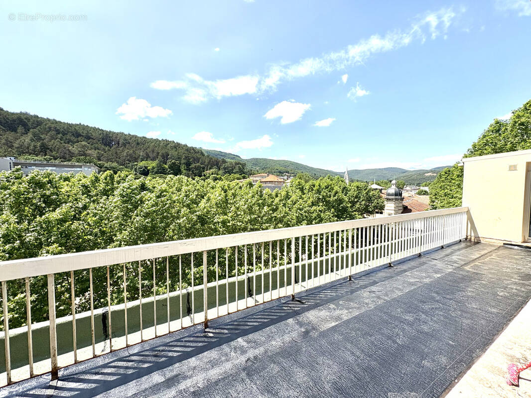 Appartement à LAMALOU-LES-BAINS