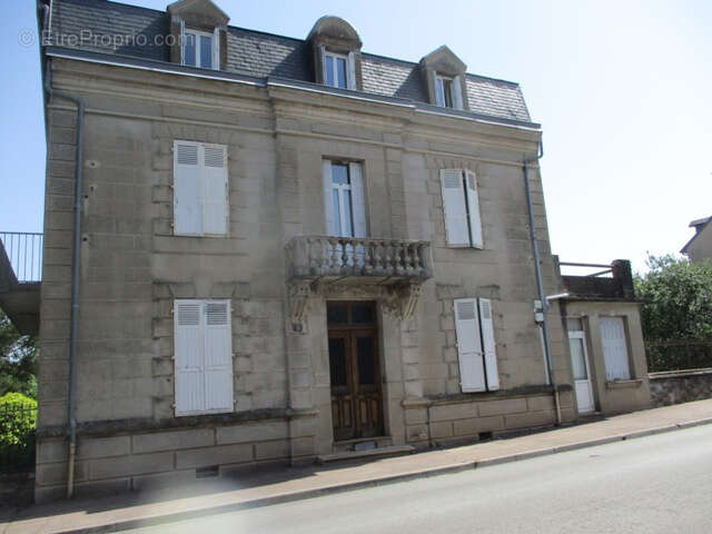 Maison à SAINT-YRIEIX-LA-PERCHE