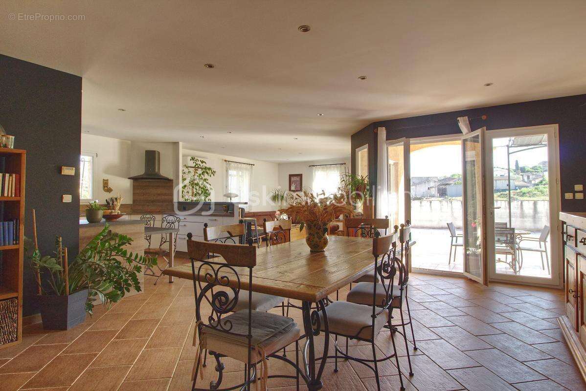 Maison à LA CALMETTE