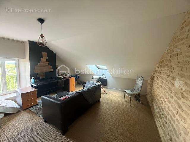 Maison à LAUNOIS-SUR-VENCE