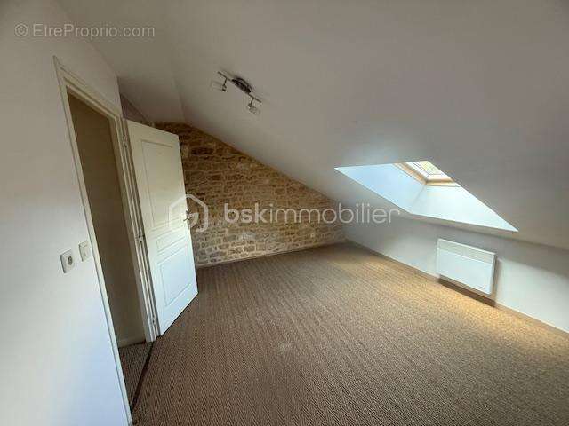 Maison à LAUNOIS-SUR-VENCE