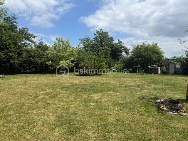 Maison à LAUNOIS-SUR-VENCE