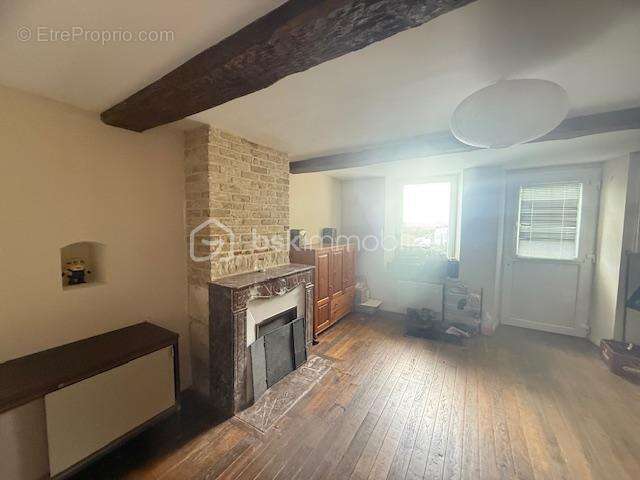 Maison à LAUNOIS-SUR-VENCE