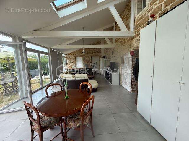 Maison à LAUNOIS-SUR-VENCE