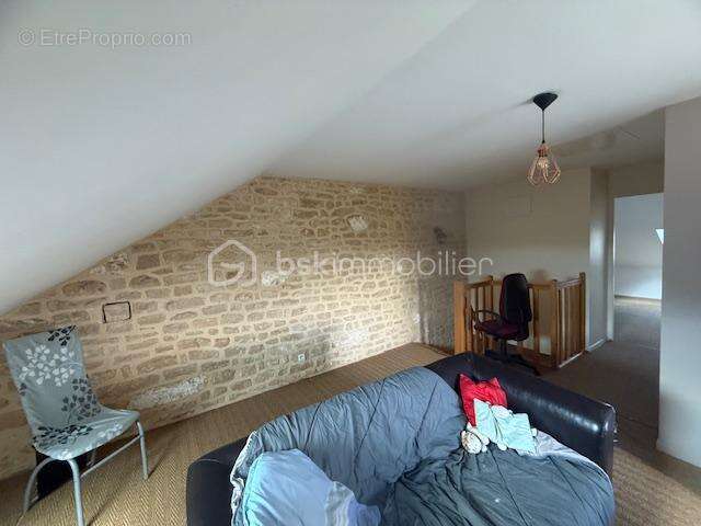 Maison à LAUNOIS-SUR-VENCE